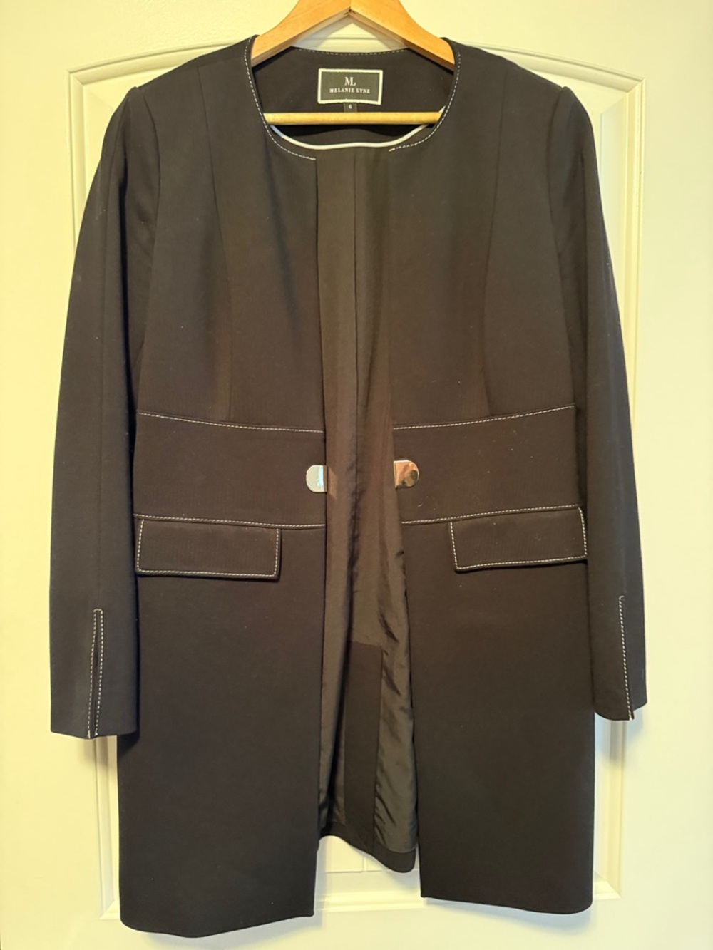 Melanie Lyne Black Longline Collarless Blazer